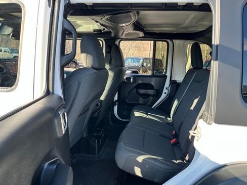 Used 2024 Jeep Wrangler Willys image 19