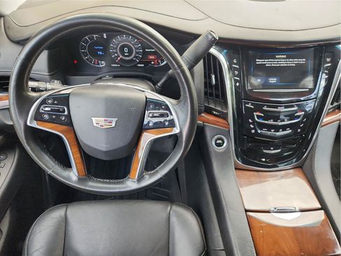 Used 2016 Cadillac Escalade 2WD image 11
