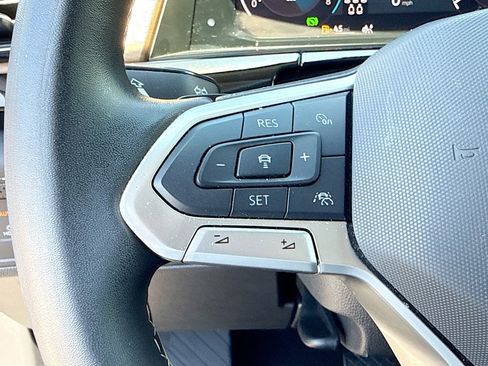 Used 2025 Volkswagen Atlas SE FWD image 35