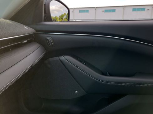 Used 2025 Ford Mustang Mach-E Premium RWD image 29