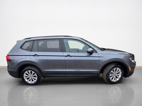 Used 2018 Volkswagen Tiguan S image 2