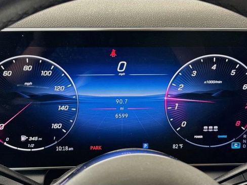 Used 2025 Mercedes-Benz GLC 300 4MATIC image 12