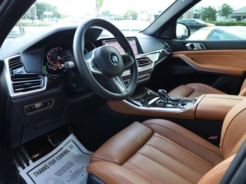 Used 2019 BMW X5 xDrive50i w/ M Sport Package AWD/4WD image 9
