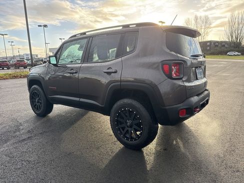 Used 2017 Jeep Renegade Trailhawk w/ Premium Trailhawk Package image 5