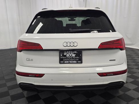 Certified 2025 Audi Q5 2.0T Premium w/ Convenience Plus Package image 5