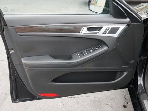 Used 2015 Hyundai Genesis 3.8 w/ Option Group 03 image 14