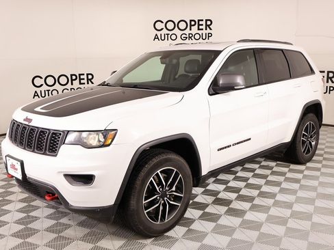 Used 2021 Jeep Grand Cherokee Trailhawk w/ Trailhawk Luxury Group image 11