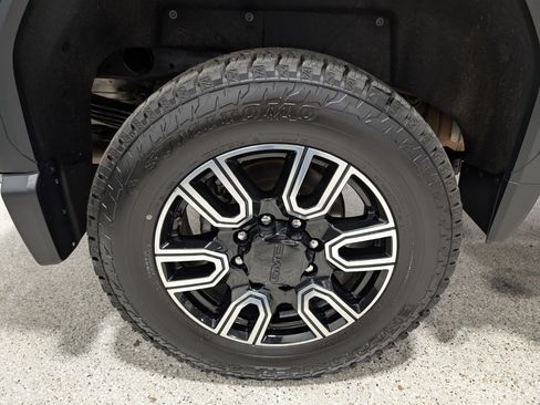 Used 2020 GMC Sierra 2500 AT4 w/ AT4 Premium Package AWD/4WD image 14