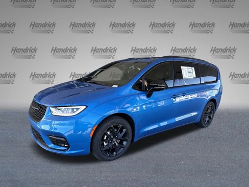 New 2026 Chrysler Pacifica Select w/ S Appearance Package image 4