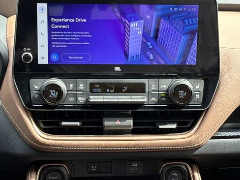 Used 2025 Toyota Grand Highlander AWD Hybrid image 13