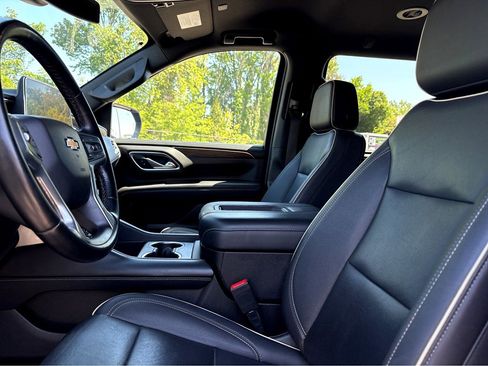 Used 2023 Chevrolet Suburban Premier image 12