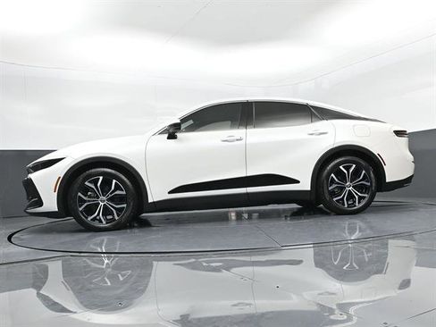 Certified 2023 Toyota Crown AWD/4WD image 30