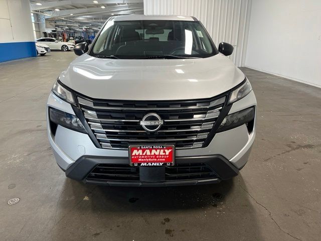 Used 2024 Nissan Rogue S AWD/4WD image 8