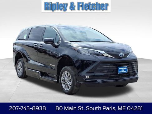 Used 2025 Toyota Sienna XLE FWD image 4