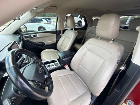 Used 2020 Ford Explorer XLT w/ Equipment Group 202A RWD image 8