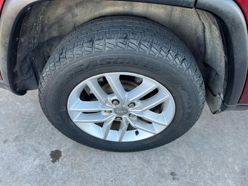 Used 2018 Jeep Grand Cherokee Laredo RWD image 27