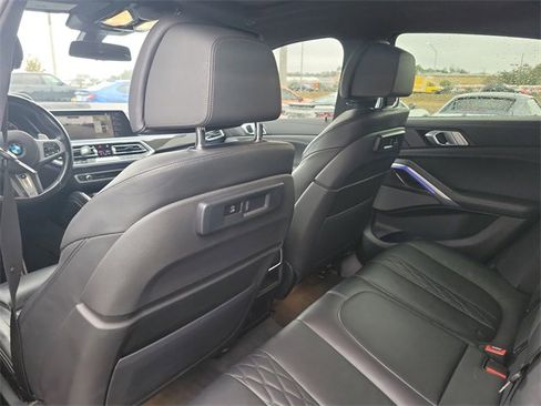 Used 2022 BMW X6 M50i image 12