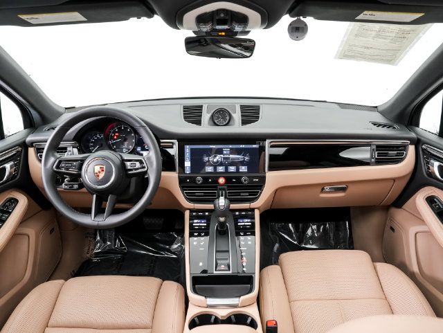 Certified 2026 Porsche Macan AWD/4WD image 23