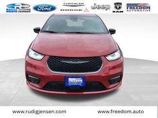 New 2026 Chrysler Pacifica Select video 2