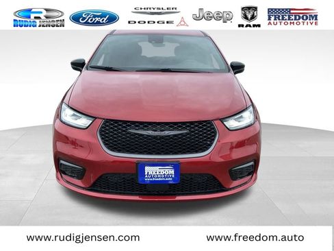 New 2026 Chrysler Pacifica Select image 2