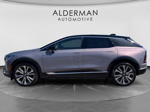 Used 2025 Cadillac Optiq Luxury 2 AWD/4WD image 2