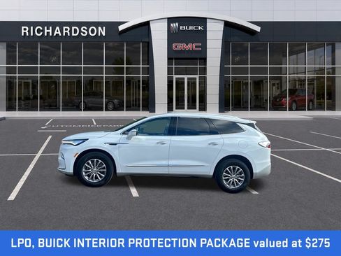 Used 2024 Buick Enclave Essence AWD/4WD image 2