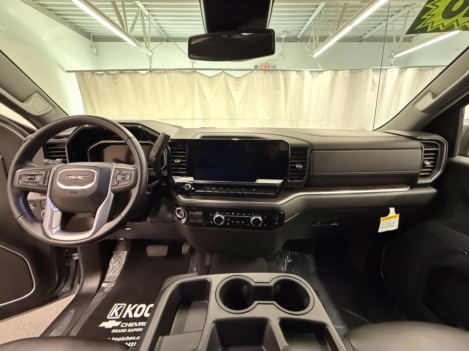 Used 2026 GMC Sierra 1500 SLT AWD/4WD image 17