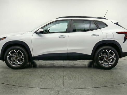 Used 2025 Chevrolet Trax LT image 5