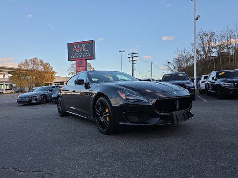 Used 2022 Maserati Quattroporte Modena Q4 image 19