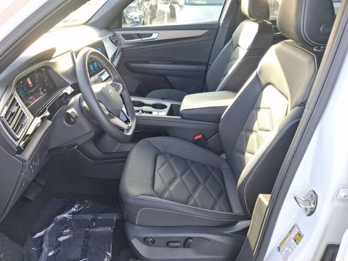 Used 2025 Volkswagen Atlas Cross Sport SE FWD image 14