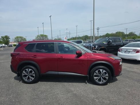 Used 2023 Nissan Rogue SV image 3