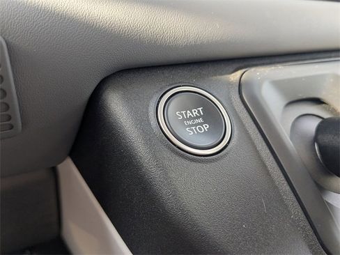 Used 2025 Land Rover Defender 130 X-Dynamic SE image 29