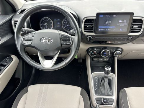 Certified 2022 Hyundai Venue SEL FWD image 17