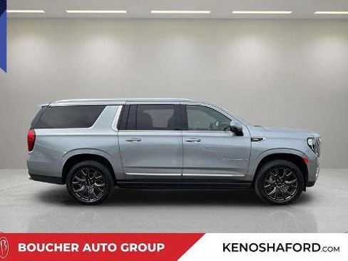 Used 2023 GMC Yukon XL Denali w/ Denali Reserve Package AWD/4WD image 4