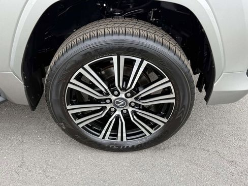 Used 2025 Lexus LX 600 4WD w/ Accessory Package (Z1) image 7