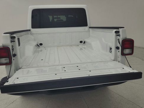 Used 2025 Jeep Gladiator Sport AWD/4WD image 33