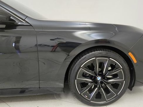 Used 2026 BMW 740i w/ Premium Package RWD image 37