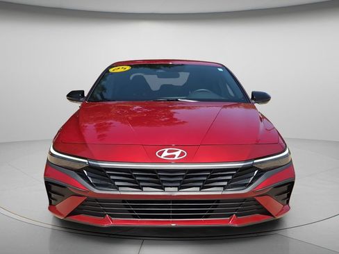 Used 2025 Hyundai Elantra Sport FWD image 4