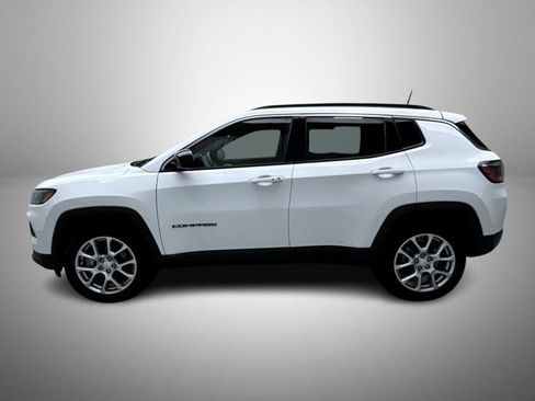 Used 2024 Jeep Compass Latitude AWD/4WD image 8
