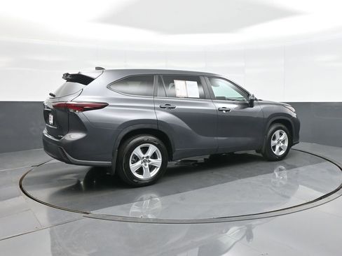 Certified 2024 Toyota Highlander LE image 9