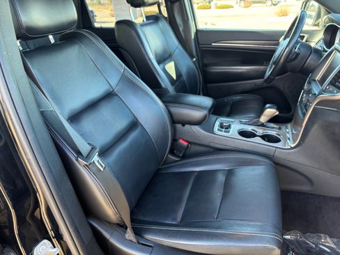 Used 2017 Jeep Grand Cherokee Limited image 34