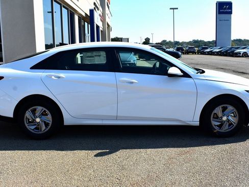 New 2025 Hyundai Elantra SE image 2