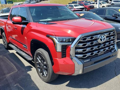 Used 2024 Toyota Tundra Platinum AWD/4WD image 2