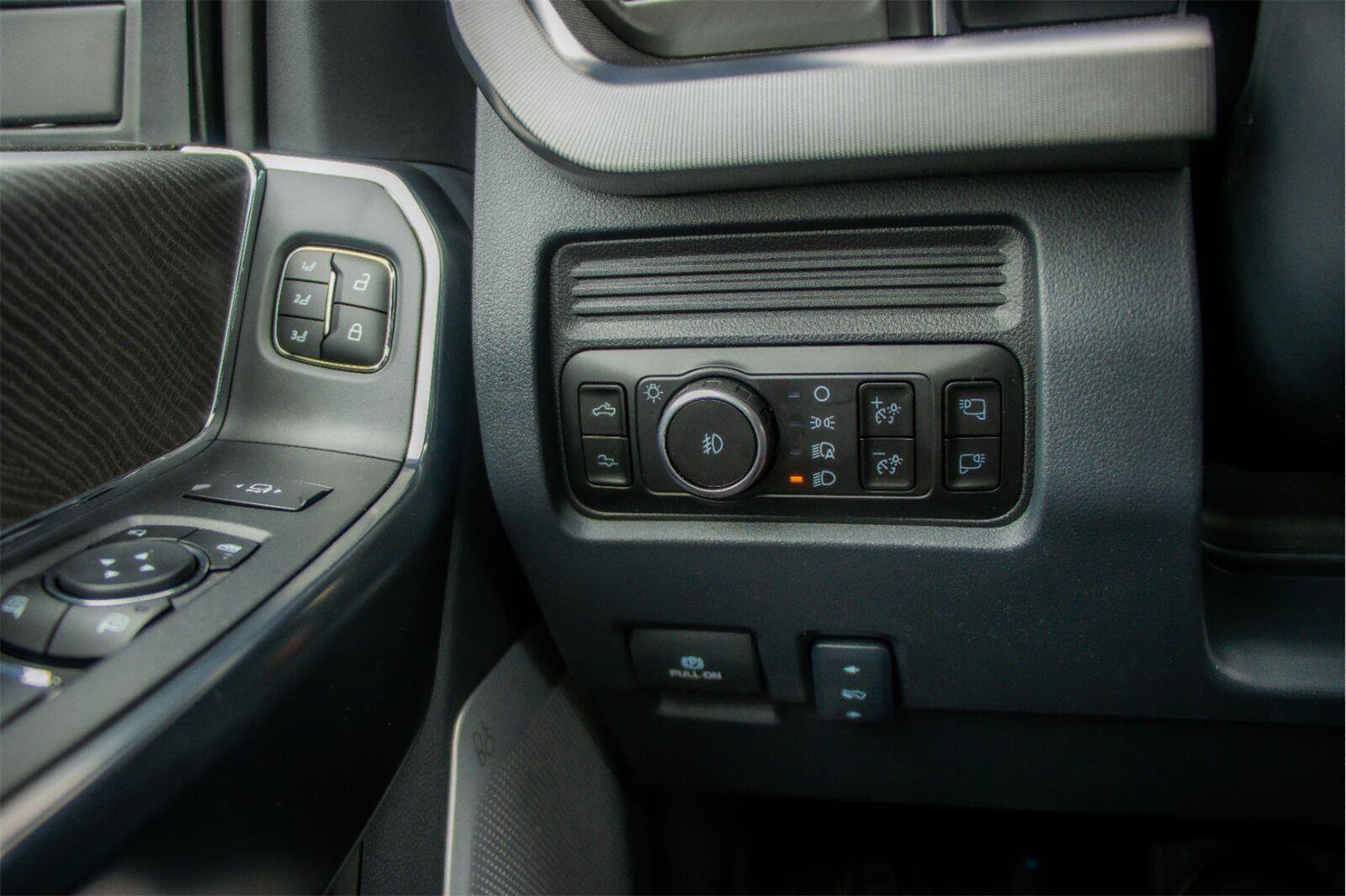 Certified 2025 Ford F250 Platinum AWD/4WD image 21