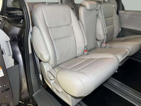 Used 2020 Toyota Sienna L image 26