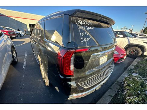 Used 2021 GMC Yukon SLT w/ SLT Premium Package image 4