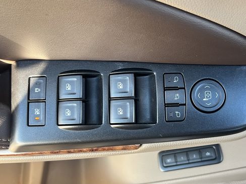 Used 2019 Chevrolet Suburban Premier image 14