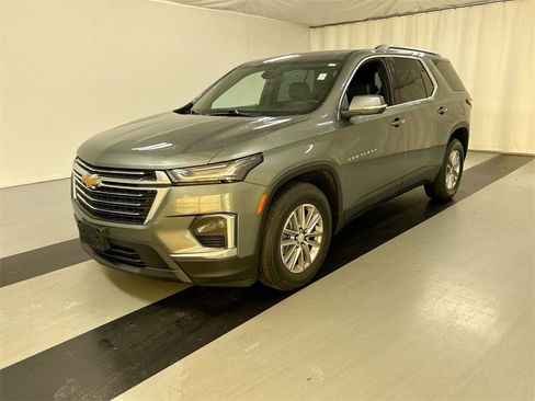 Used 2023 Chevrolet Traverse LT image 5
