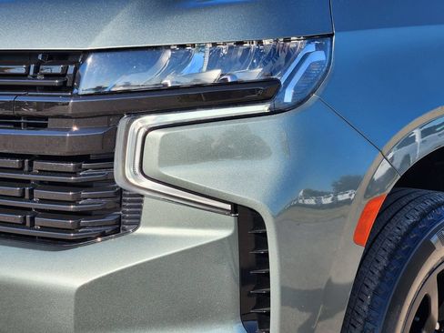 Used 2024 Chevrolet Suburban LT RWD image 8