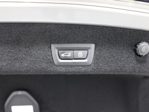 Used 2020 BMW 750i xDrive w/ Executive Package AWD/4WD image 28